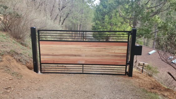 Metal & Wood Horizontal Gate